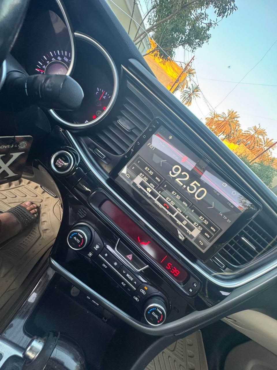 كيا اوبتيما موديل 2015  خليجي محرك 2400 دوش.  فول السياه بصمه. مري شفط. جاهزه بدون نقص.   بيها صبغ جملغ وباب. اثر شخص دراجه. بدون فتح بدون اي دواخل   بغداد مكاني بغداد.  للاستفسار *********** بغداد, العراق
