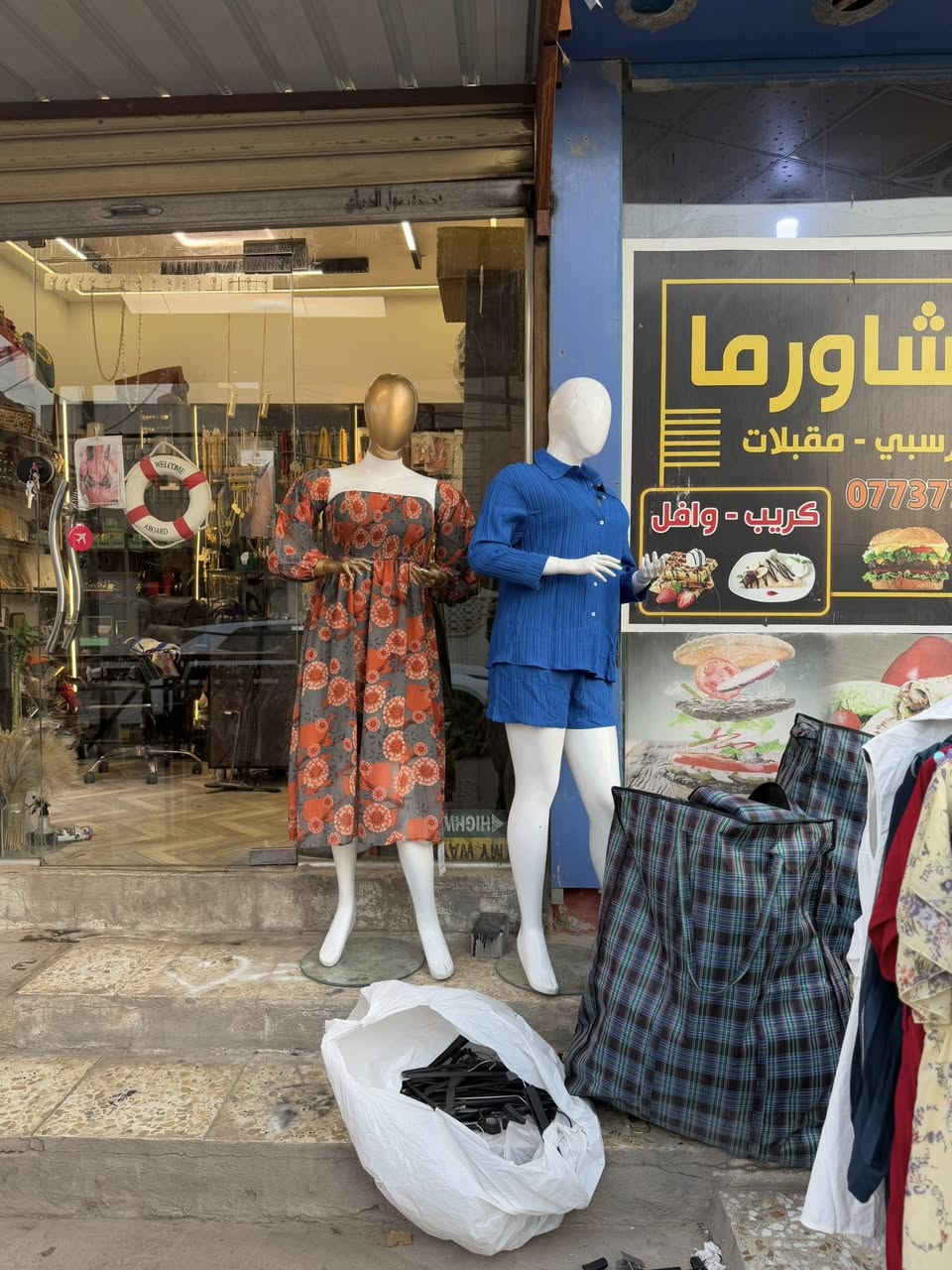 للبيع شلعه ملابس
شي ان 
بناطير 
فساتين حفله
قمصان 
سيتات نوم
سعر القطعه 2000 دينار قفل
الكميه اكثر من 500 قطعه 
العنوان الدوره المهديه الثانيه
***********
