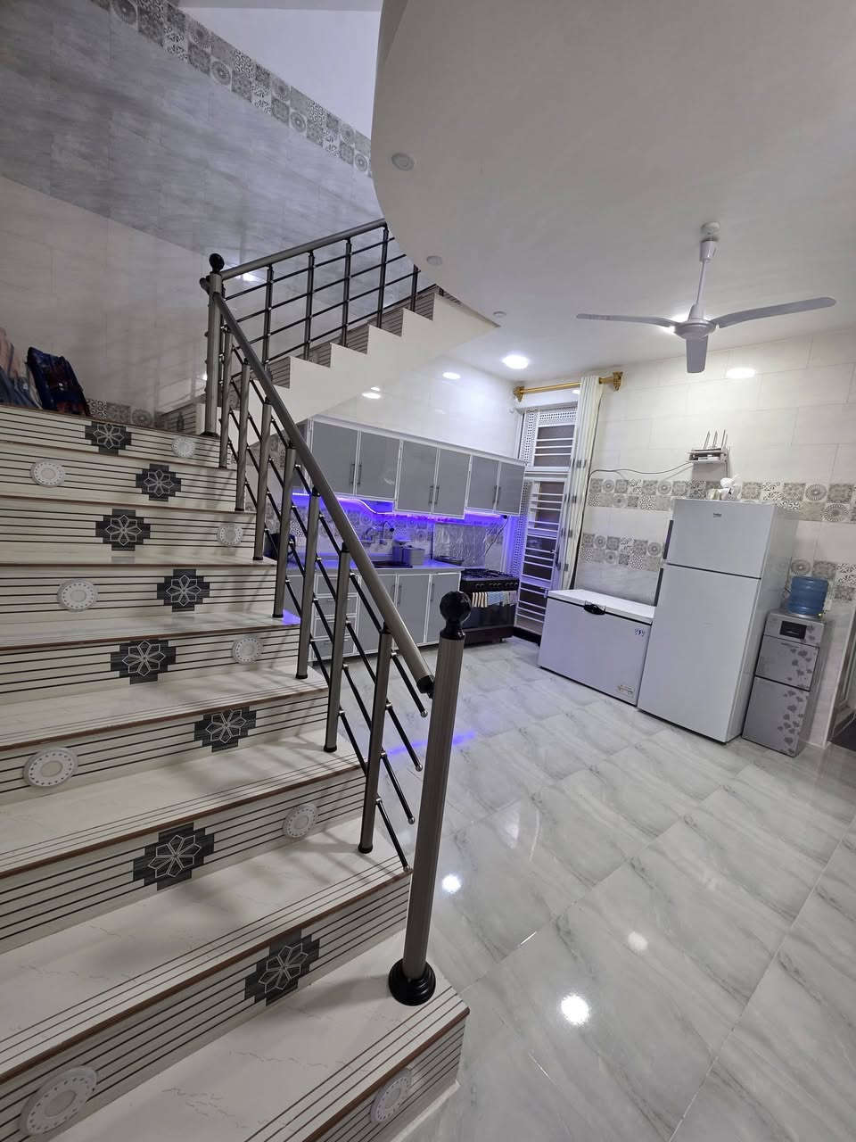 السلام عليكم بيت للبيع مساحة 100متر في الكوت الجديدة شارع الاقواس سند ٢٥ الاستفسار على ***********
