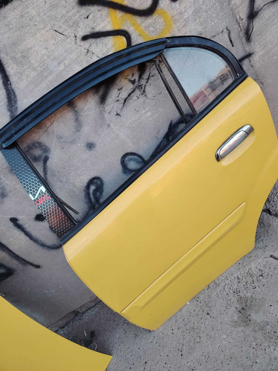 ابواب كيا برايد وقبغ صندوق برايد 2011 السعر 100
***********
