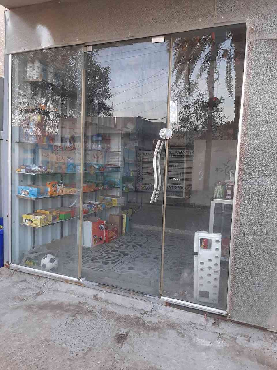 السلام عليكم
للبيع عارضة عامودي عدد ١ 
جام خانه الارتفاع ٢٥٠ سم والعرض ٢٦٠ سم 
+رفوف 
الموقع بغداد/حي العامل 
الرقم/ ***********
