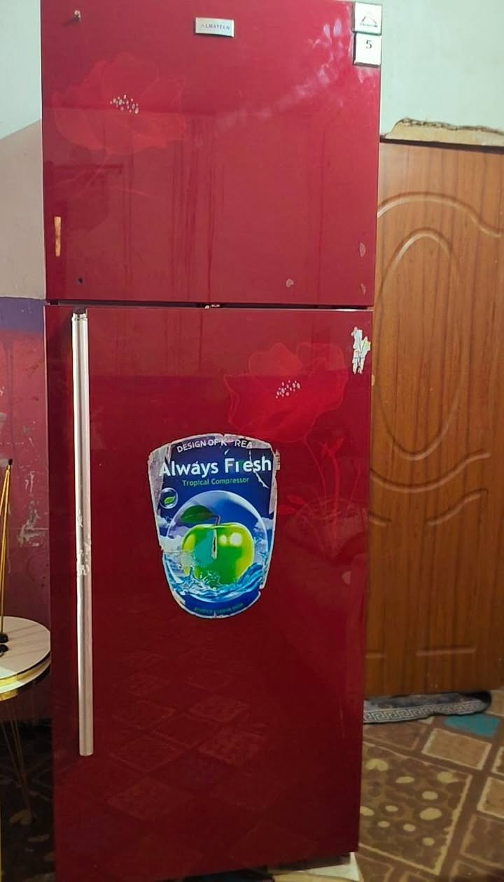 كاونتر تزكام مرمر طبيعي
وتخم 10مقعد تزكام 
وثلاجه اكبر حجم
 فرن كهربائي 
الشراي يتصل ***********
