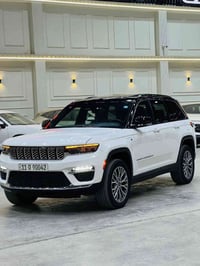 جيب كراند شيروكي 4XE 2024 وارد امريكي          حجم المكينه : 2000  تير...