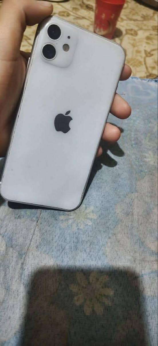 ايفون 11 عادي 
مبدل شاشه وا بطاريه أصلي 
ذاكرة 64 
بس مكان السيم كارت عطل بس يتصلح 
ممراوس فقط


**إذا كنت صاحب هذا الإعلان وتريد حذفه لأي سبب، رجاءا أرسل رسالة إلى الدعم الفني**