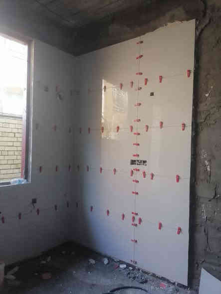 السلام عليكم عمل سيراميك شغل درجه اولا المتر 7الف ارضي وجدار متفرغ حاليا ***********
