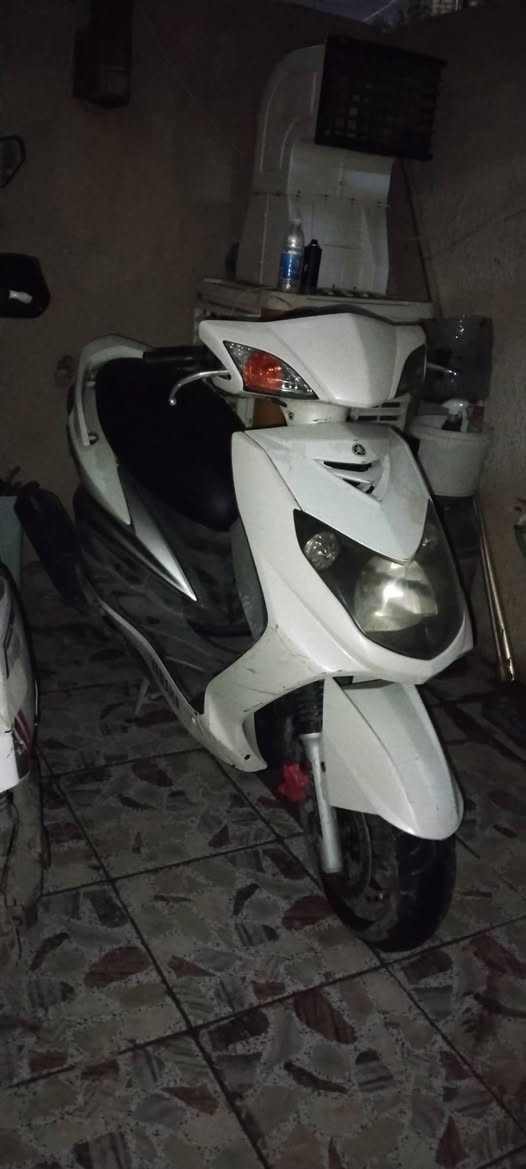 دراجة سكنس فحل نوزل خطين دراجه كامله من كلشي تايرات جدد باتري فيت بم جديد دهن كله امزويل بانزين محسن دراجه ابلادي كفرات ختم واحد ويه مكينه و المكينه ناعمه خرسه متنسمع كهربائيات  كله شغاله مابيه ايشي نقص 
سعر 700 و بيه مجال 
***********
مكان بغداد الشعب
