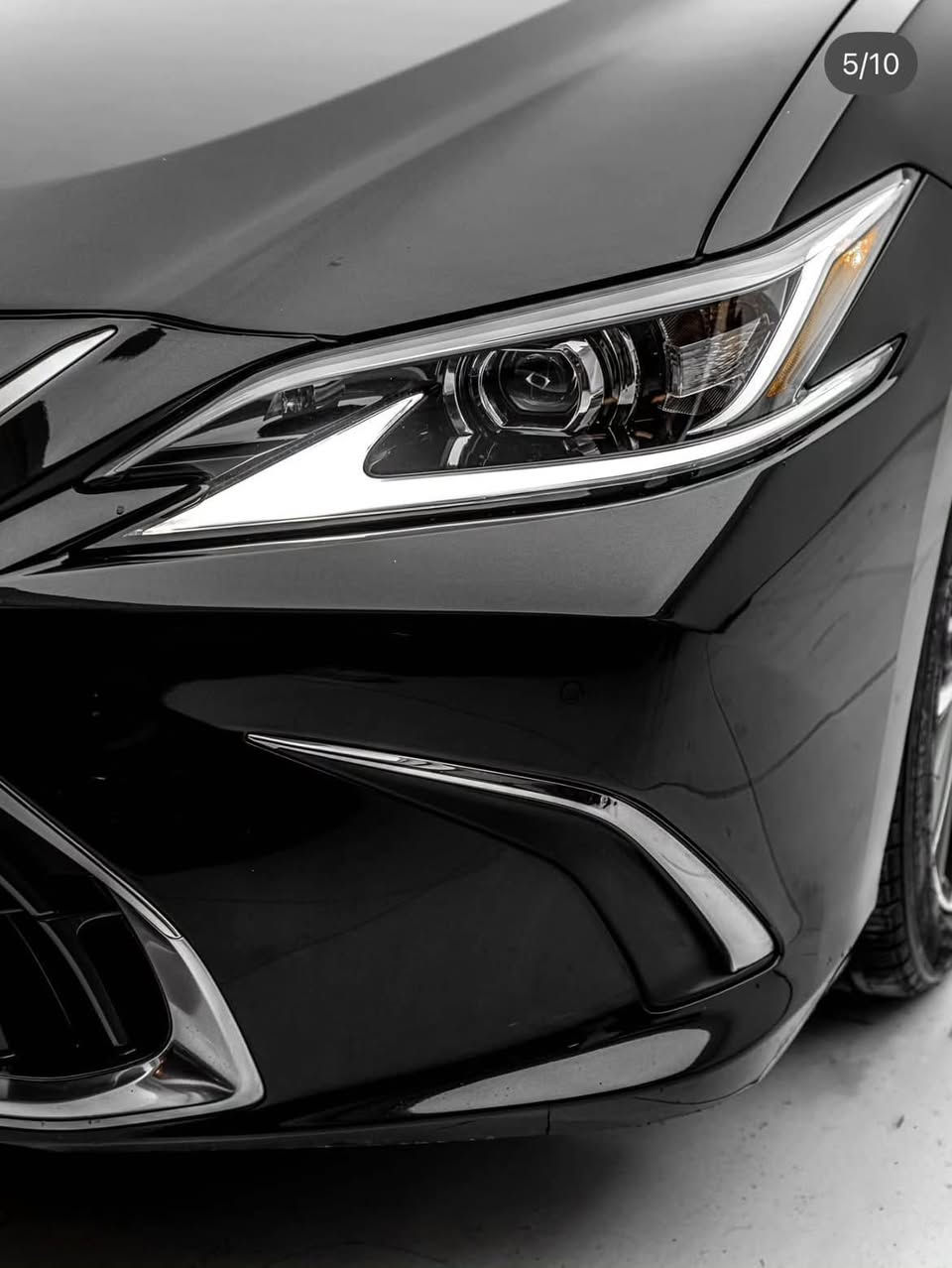 Lexus es 300 h 2025 هايبرد 

السيارة فول مواصفات ١/١ 

ماشية 48 الف miles 

باب واحد صبخ بدون ارباگ 

بعض من مواصفات السيارة 

كامره خلفيه  

حساسات امامي و خلفي 

رادارات امامي و وجانبي 

مثبت سرعة تفاعلي 

تدفئة تبريد كشنات مع خرن ميموري 

فتحة سقف 

داتا شو 

شاشة جبيرة نظام كار بلي وايرليس 

شحن لاسلكي  

مري شفط وكهرباء 

وبيها بعد هواي مواصفات معروفة 

السيارة جاهزة بدون نقص 

سعرها 315 وبيها مجال 

مكان السيارة دهوك 

سیارە بدون رقم ترقم رقم شمالی ای محافظە

***********☎️

58ADA1C11SU055114
