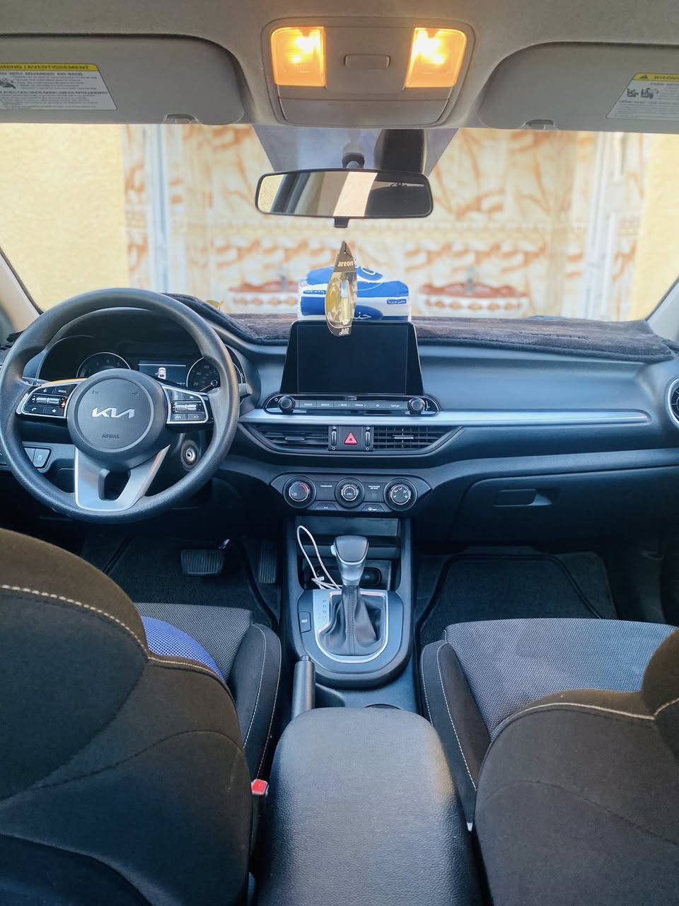 سلام عليكم فورتي للبيع موديل 2024 وارد أمريكي ضرر بس شباك دعاميه سياره مكفوله اشاير امري توقف ذاتي رقم بغداد  السعر (165وبيه مجال) مكان بغداد ابو غريب رقم *********** اتصل ودلل
