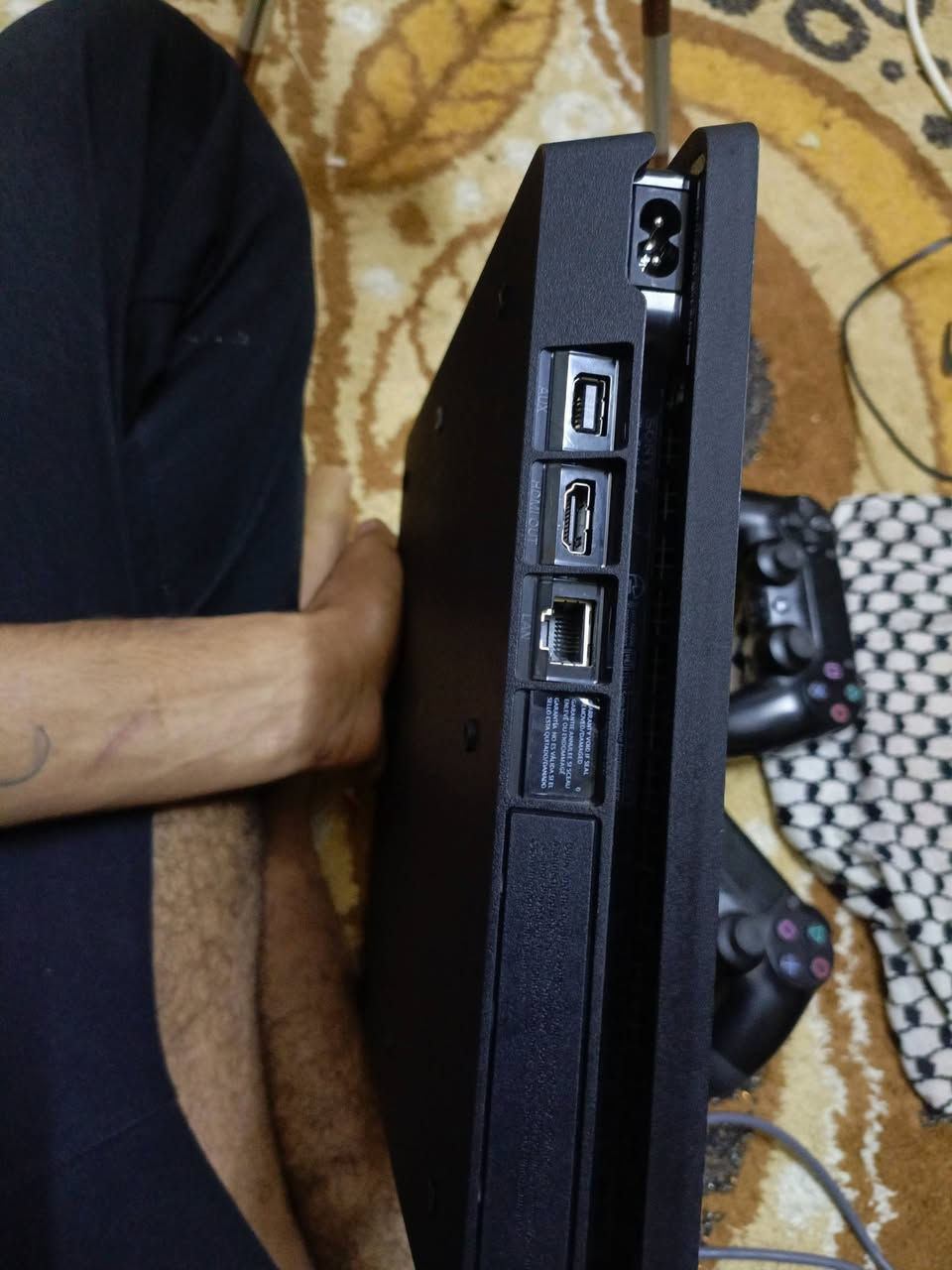 السلام عليكم شباب بلاي 4 سليم نظيف وما مفتوح نظام 13.2 مال هكر 500 يدات اثنين محطاتهواللي واللي يحب يستفسر على هذا الرقم يريد خاص هلا بيه***********
