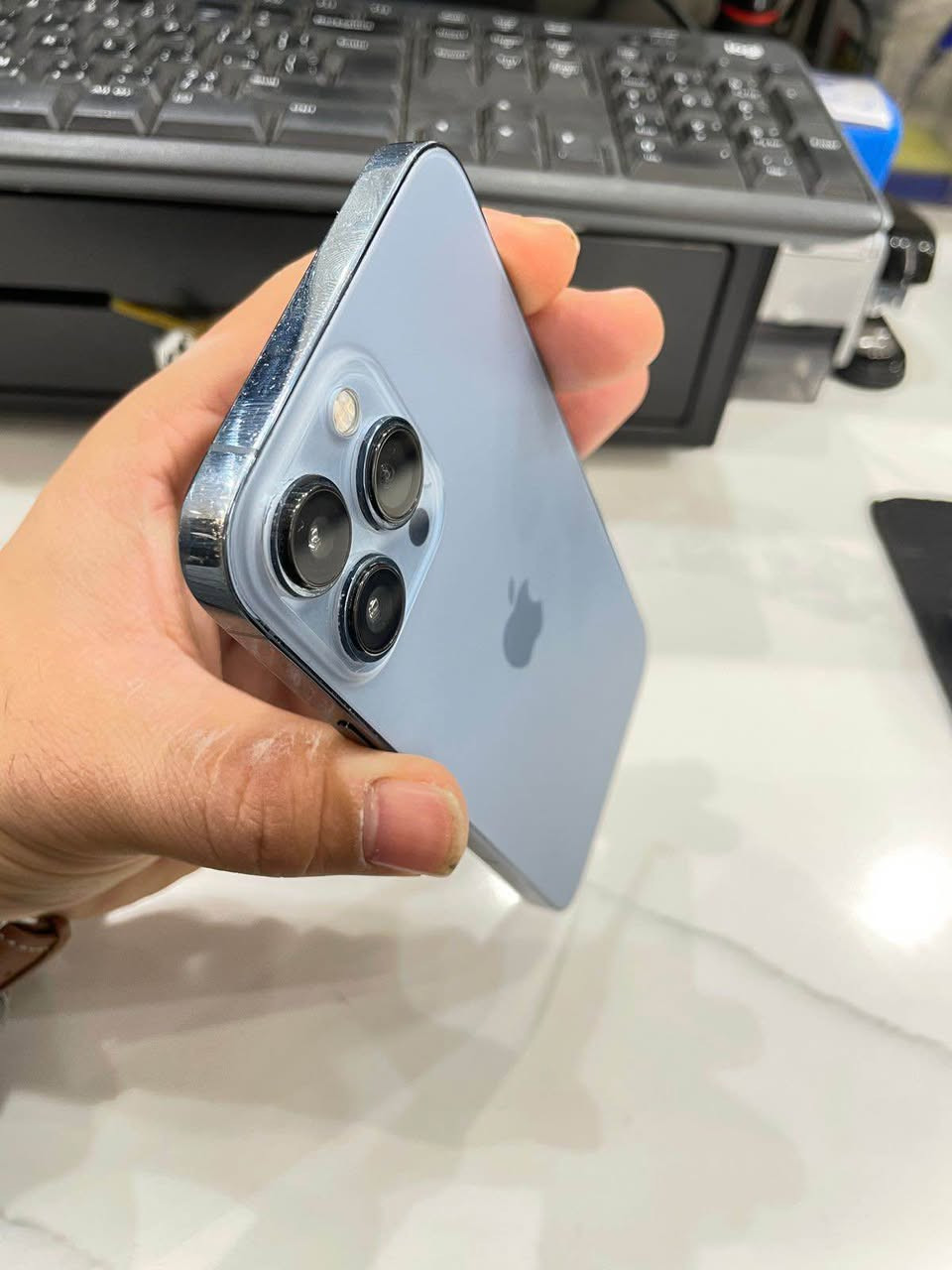 ايفون ١٣ برو ماكس امريكي مبدل شاشه اصليه شرط مال جهاز بطاريه ٩٤ و الظهر مبدل هم  السعر ٥٤٠ ذاكزه ٢٥٦ الجهاز مكفول من اي عطل كله تمام وفول ومابيه اي مشكله  مكاني كربلااء بيع او مراوس ب ايفون احدث و انطي فرق هذه رقمي *********** كربلاء, العراق
