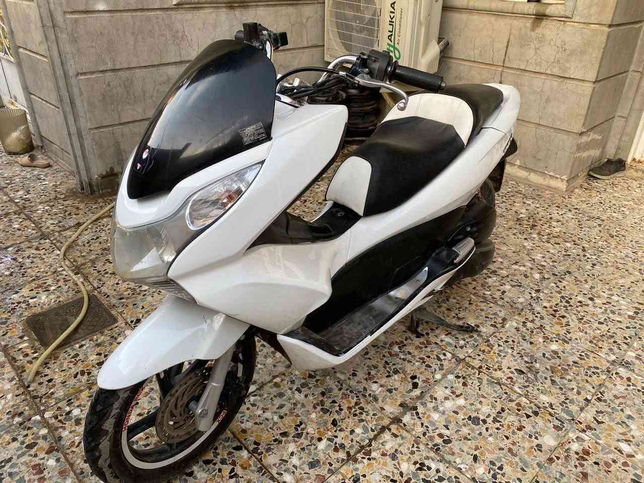 سلام عليكم 
بي سي اكس جيل اول ياباني 
مكينة خرسة دراجة نكرة 
لا نضوح لا تبخير 
ابيع كوم حديد 
اكفلهة حلال حرام تاخذهة من بيتي 
السعر مليون قفل لتعاملني
عنواني جسر الدوار
***********
