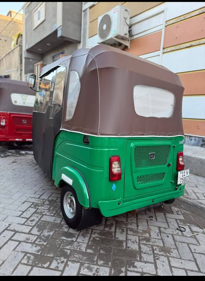 سلام عليكم تكتك 21بشهر12 كفاله عامه من شخط تكتك خير من الله ومزوقه مكينه ناعمه تكتك شوفت عينك حلوه ونضيفه كلش رايدها 6900 وبيها مجال الطيبين لو مو عوز ما أبيعها رقم*********** يتواجد وتساب ورصيد بس
