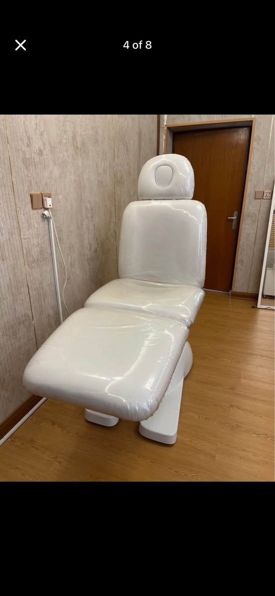 سدية تجميل كهرباء ٣ حركات بحالة جيدة شغاله لون ابيض ومدوشمه نايلون / ٣٠٠ الف والتوصيل ٥٠ الف / ***********
