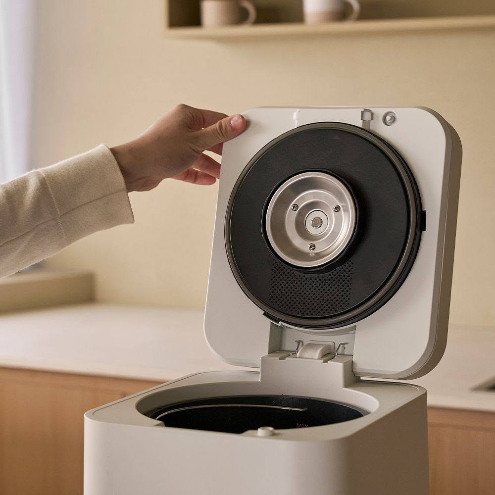 🌱 جهاز تحويل مخلفات المطبخ إلى سماد كهربائي (Electric Kitchen Composter)
✅ يحول بقايا الطعام إلى مادة شبيهة بالسماد خلال ساعات. ✅ يقلل الروائح والنفايات المنزلية. ✅ تشغيل سهل بضغطة زر. ✅ تصميم أنيق مناسب للمطبخ. ✅ مناسب لبقايا الخضار والفواكه وقشور البيض وبقايا الطعام العضوية.


**إذا كنت صاحب هذا الإعلان وتريد حذفه لأي سبب، رجاءا أرسل رسالة إلى الدعم الفني**