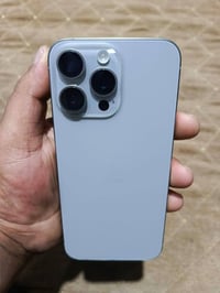 للبيع ايفون 15برو ماكس ذاكرة 256بطارية 85اليعر خاص اومراوس 07708327911