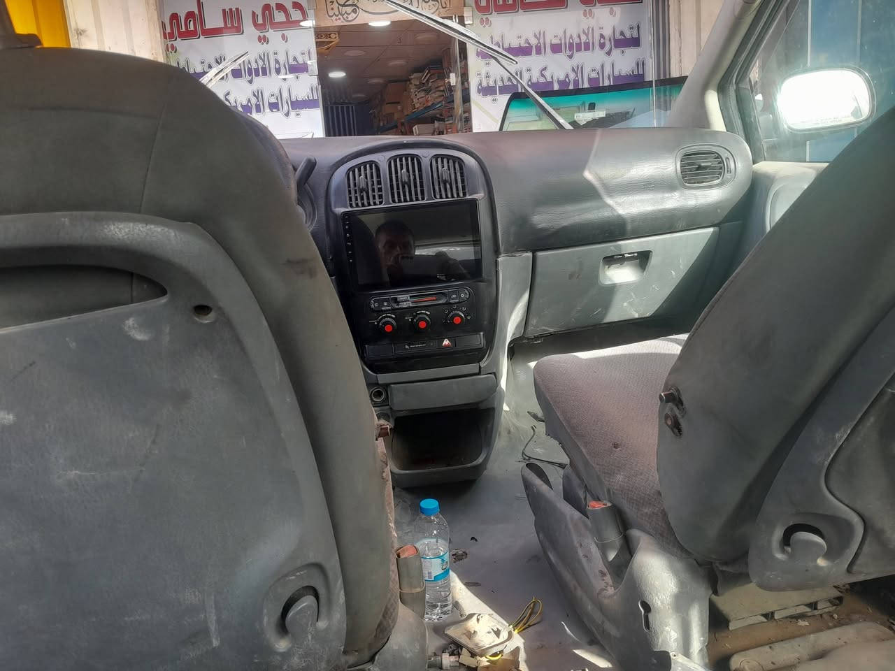 دوج كرفان طويل ٣ قطع تبريد شغال سياحي كشنات بلع كير محرك حجم ٣٣٠٠ بلادي كهربائيات كله شغال تخم تاير كوري جديد جامه أماميه جديد داخله نضيف كل نقص ما بيه رقم بغداد تحويل ثاني يوم مكانه بغداد بيه ضربه جاملغ جهت السايق والبراكيت بدون لغود او ايرباك،سعره ٤٨ قفل ،***********
