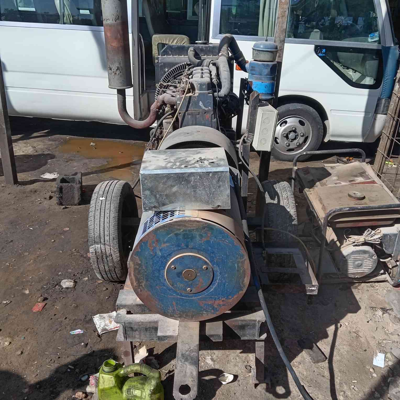 مولد محرك عنتر 4 بستم مع راس توليد 50 كيفي يعني 200 امبير 3 فيز جاهزه شرط الشغل  وتحميل الكهرباء بابل المحاويل ***********
