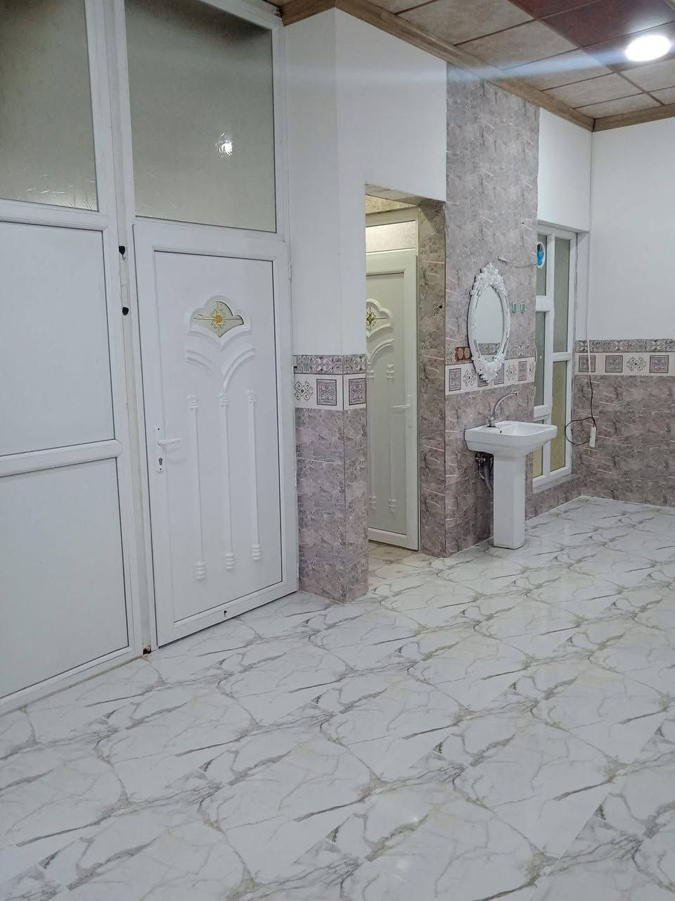 دار للايجار للايجار
سكني 
🔴حي الصديق

🔴المساحة /120 متر

🔴يتكون من/ 3 غرف+ وهول+ ومطبخ +صحيات /كراج+استقبال 

🔴 السعر  /600 بالشهر 
-------

◀ لمعرفة التفاصيل ومشاهدة صور العقار اشترك بقناة التليجرام

https://t.me/beban_iq

◀ للتواصل معنا على الواتساب 📩

https://wa.me/9647769534564 

#بيبان #منصتك_للعقار


**إذا كنت صاحب هذا الإعلان وتريد حذفه لأي سبب، رجاءا أرسل رسالة إلى الدعم الفني**