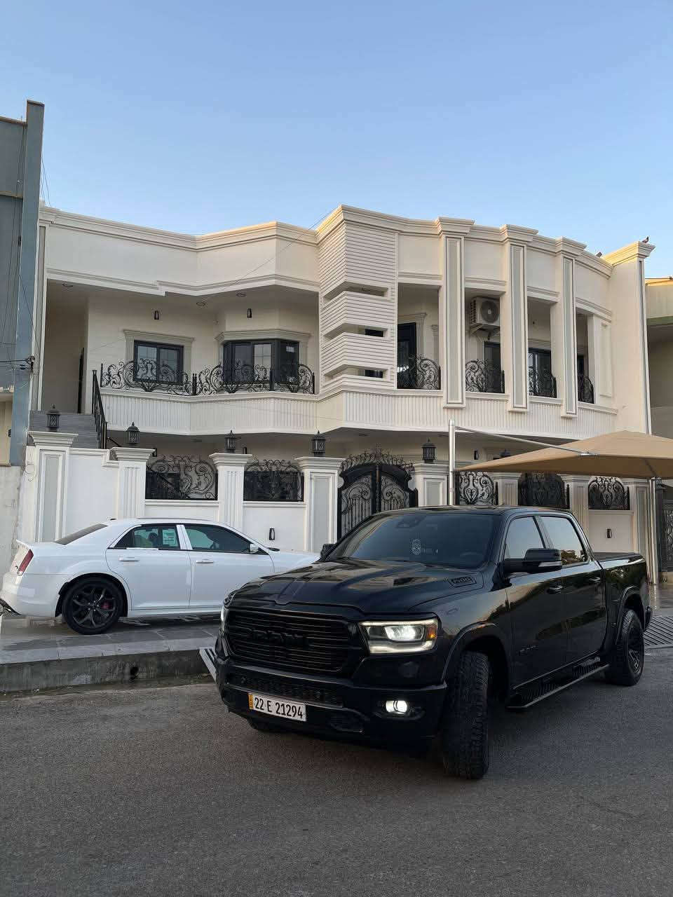 رام 2020
مواصفات بك هورن فول 
سقف فتحه كشنات جلد
شاشه تسلا
تشغيل عن بعد
رادار امامي وجانبي
كشنات تدفئه و كهربايي
باب كبير بودي قصير
محرك V8     5.7
فور ويل 4X4
ماشيه 87 الف 
فقط بنيد صبغ بدون دواخل
بدون دواخل شرط الفحص 
رقم الشاصي:  1C6SRFFT8LN109954
السعر // 295 
عنوان كركوك 
***********
