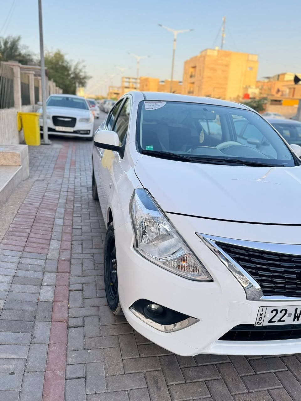 سلام عليكم نيسان سني هندي بليته زركه موديل ٢٤ سياره ماشيه ٣٠ الف حقيقي   سياره مكفوله   ماعده خشم الجاملغ كلش ع كد الصبع نعوج  ورجع  يعني المثلث الي بنهايه الجاملغ الامامي  يعني لا ضربه ولا شي ولباقي كفاله  سياره خير من الله كير تبريد  ما متعوبه 
مكان السياره معقل 
***********
السعر / ١٢١ 

وذا اكو مراوس حسب القناعه
