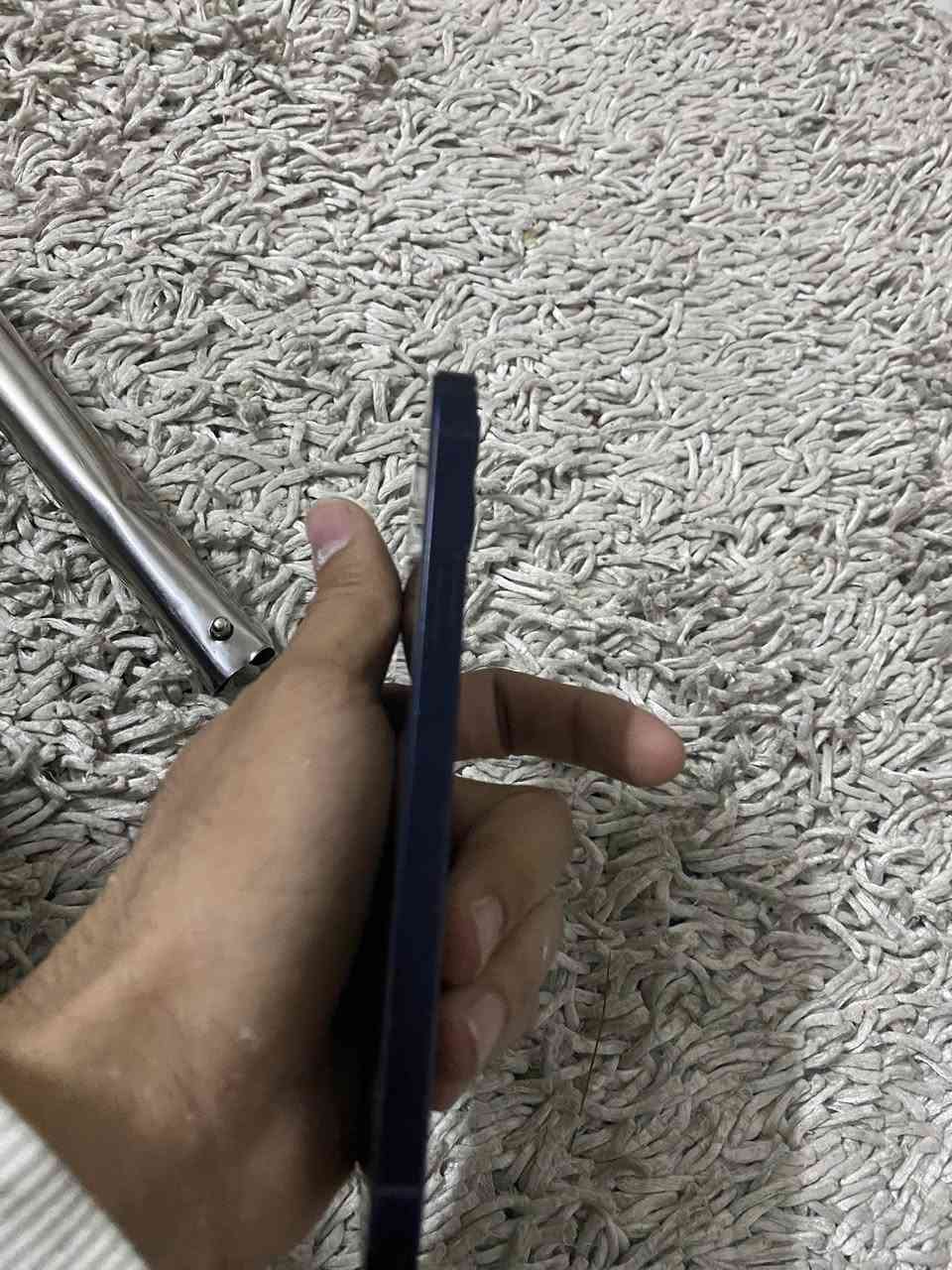 ايفون 12العادي للبيع مكاني بصره القبله ***********
