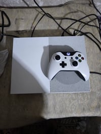 Xbox One S  جهاز نص تيرة  كلش كلش جديد استخدام قليل كلش  بيه العاب ممل...