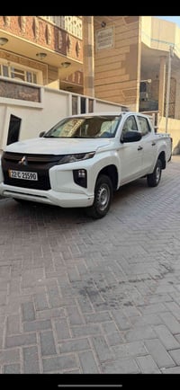 مستوبيشي بيكم ال ٢٠٠ موديل ٢٠٢٠  كير عادي بانزين باسمي رقمه اربيل جديد...