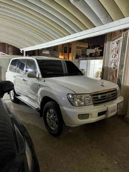 السلام عليكم 
لاند كروز 2005 قطري 🇶🇦 مكفوله كفاله عامه بيها كم قطعه بارد فقط فقط السياره كير عادي سبير علاك فتحه بالقماره ثلاجه بالجكمجه شاشه كامره رقم الجديد بسمي تحويل بنفس اليوم تخم تاير دلوب منضومه زنون كامله عالي ناصي 
مكان السياره بغداد 📍
رقم راعي السياره *********** 
معروضه 200
