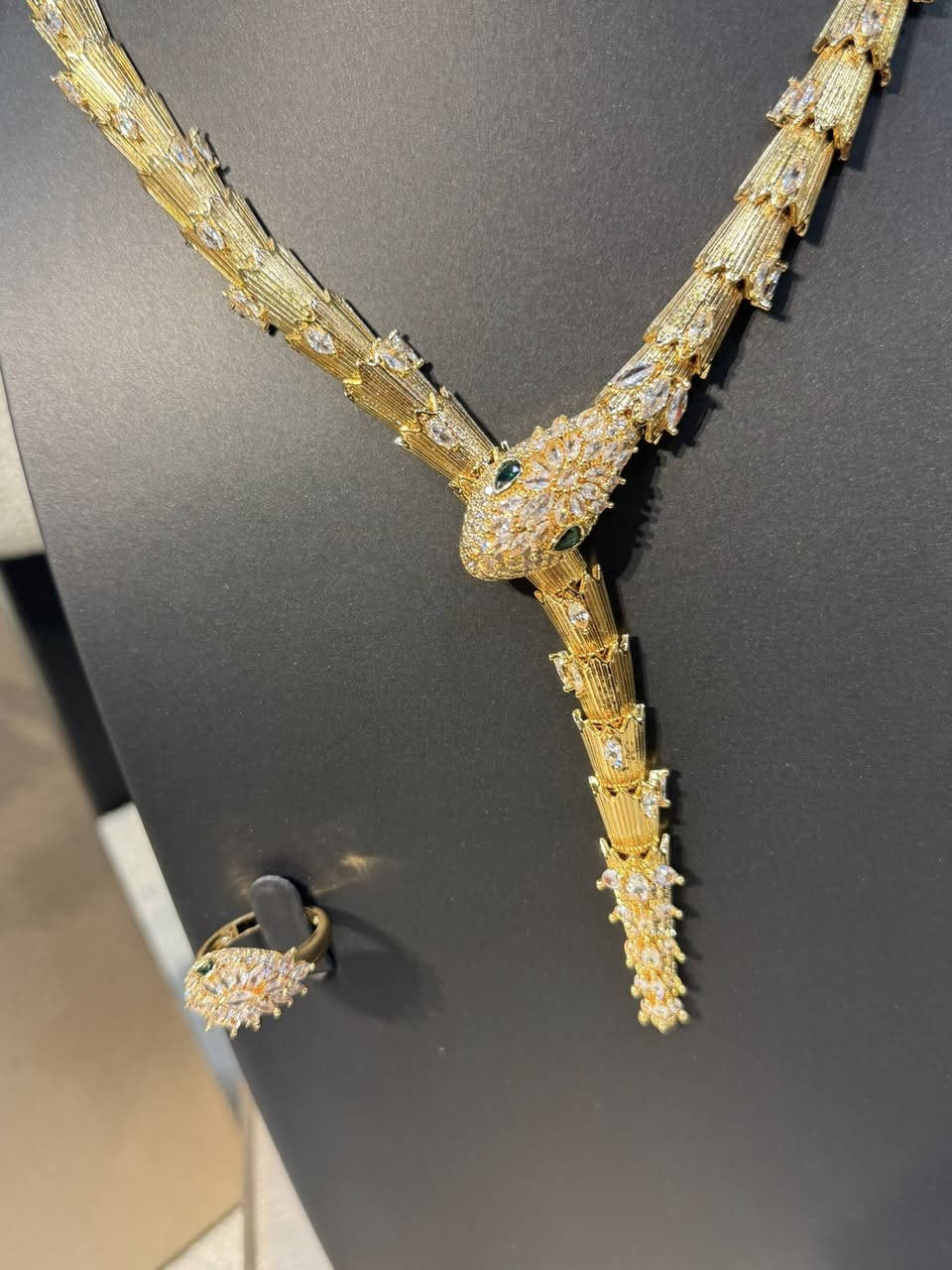 سيت ماركة Bvlgari  طلاء ذهب 18K مختوم مع كرت الضمان والعلبة
يوجد توصيل كافة محافظات العراق


**إذا كنت صاحب هذا الإعلان وتريد حذفه لأي سبب، رجاءا أرسل رسالة إلى الدعم الفني**