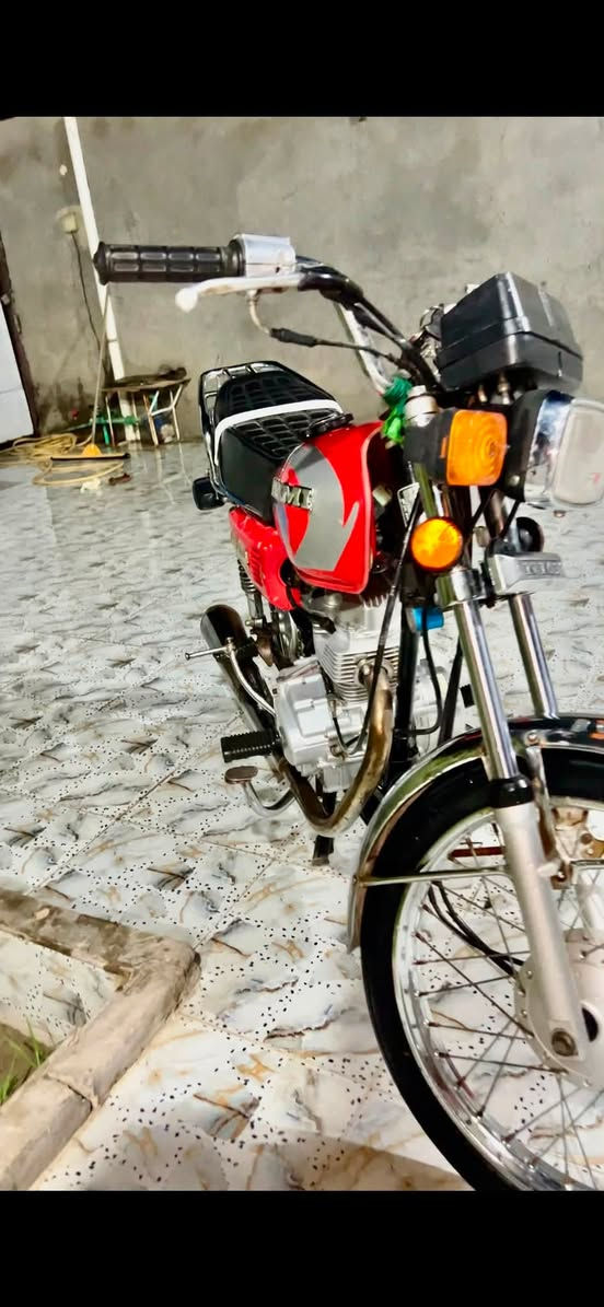 دراجه نامه شلامجه اصلي دراجه نضيفه دك وين ماتريد بيه رقم سنويه بس لوحات تستلمهم من الدوانيه مكملات بس استلام سنويه موجوده عندي أوراق كامله مكاني سماوه ***********
