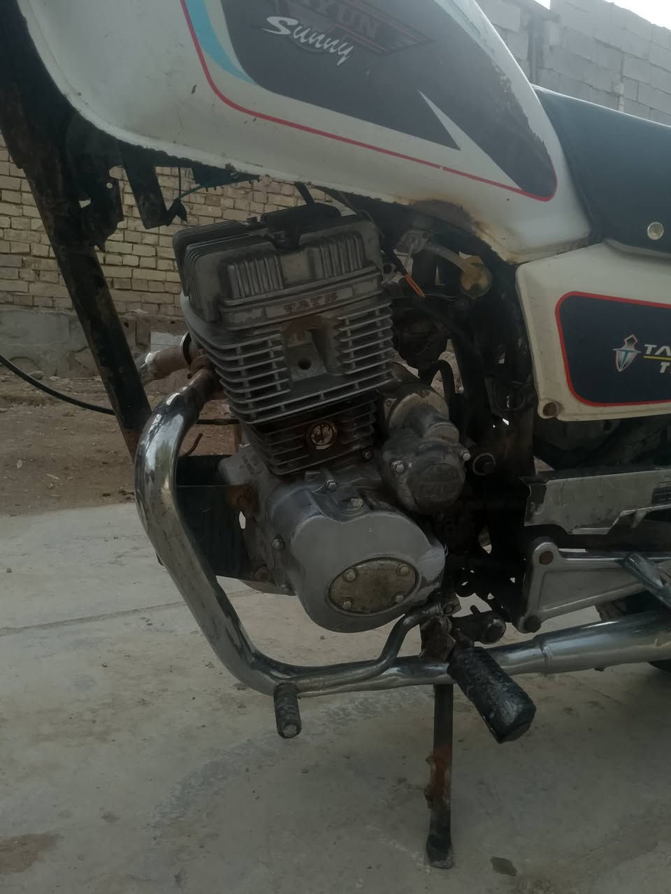 سلام عليكم دراجه تايموته موديل 2011نضيفه وحلوه  عوزها ترتيب بيها خيط تبخير قليل   السعر200وبيها مجال قليل كلك بدون اوراق ***********
