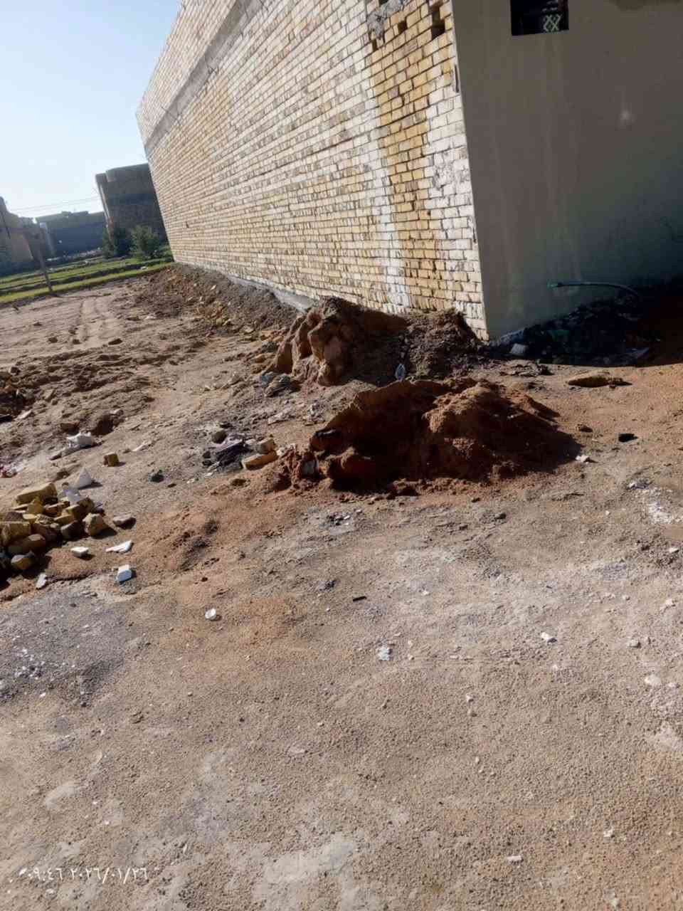 عرفه ميت متر 100 للبيع الواجهيه 5 متر خدمات كامله ماي صوبين الاناره صوبين  شوارع تبليط 10 متر العنوان شارع الصب شارع اسواق تلعفر تبعد عن الشارع العام 600 متر نجف كامله الخدمات اي استفسار الاتصال بالرقم ***********
