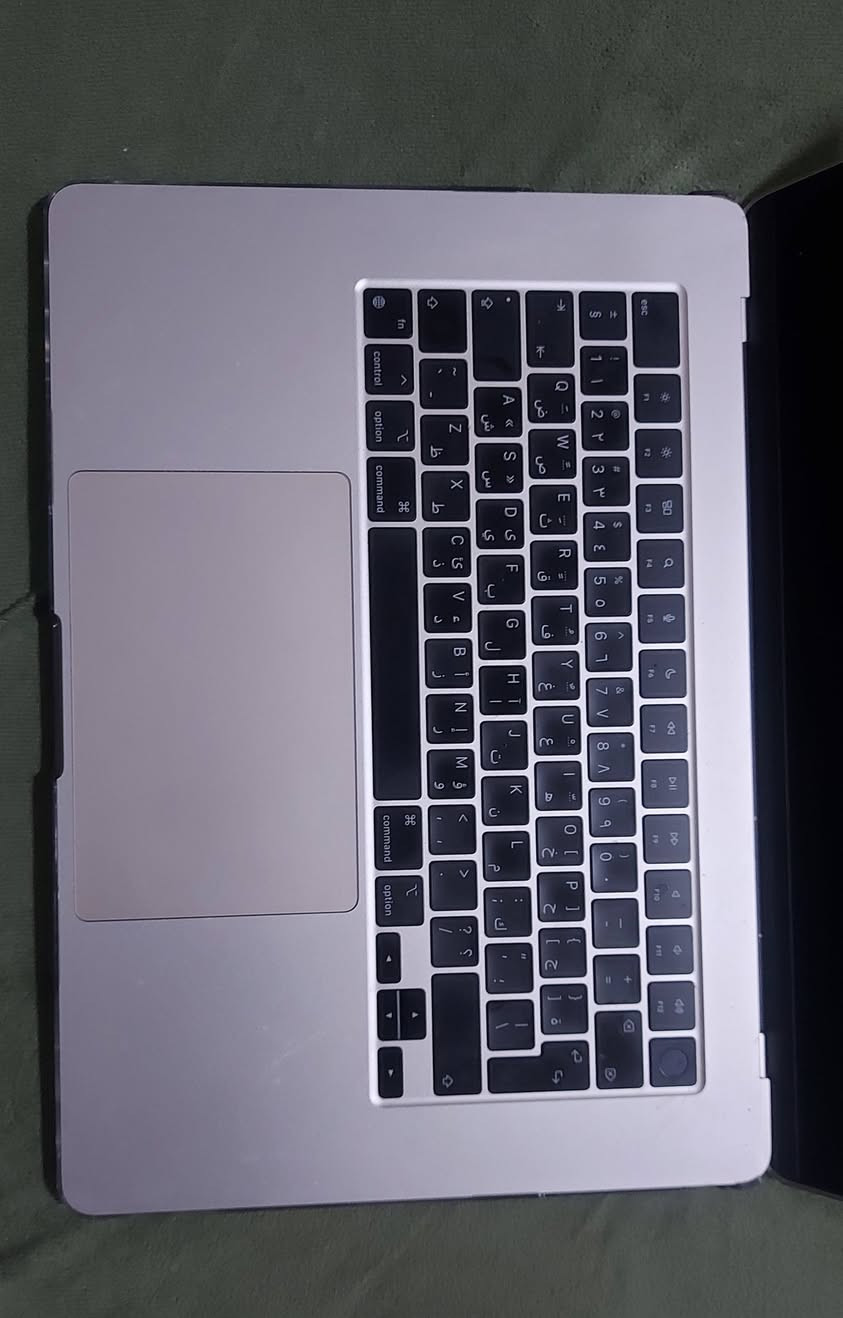 ماك بوك اير٢  رام ٨ هارد ٢٥٦ نظافة مية  رقم ***********
