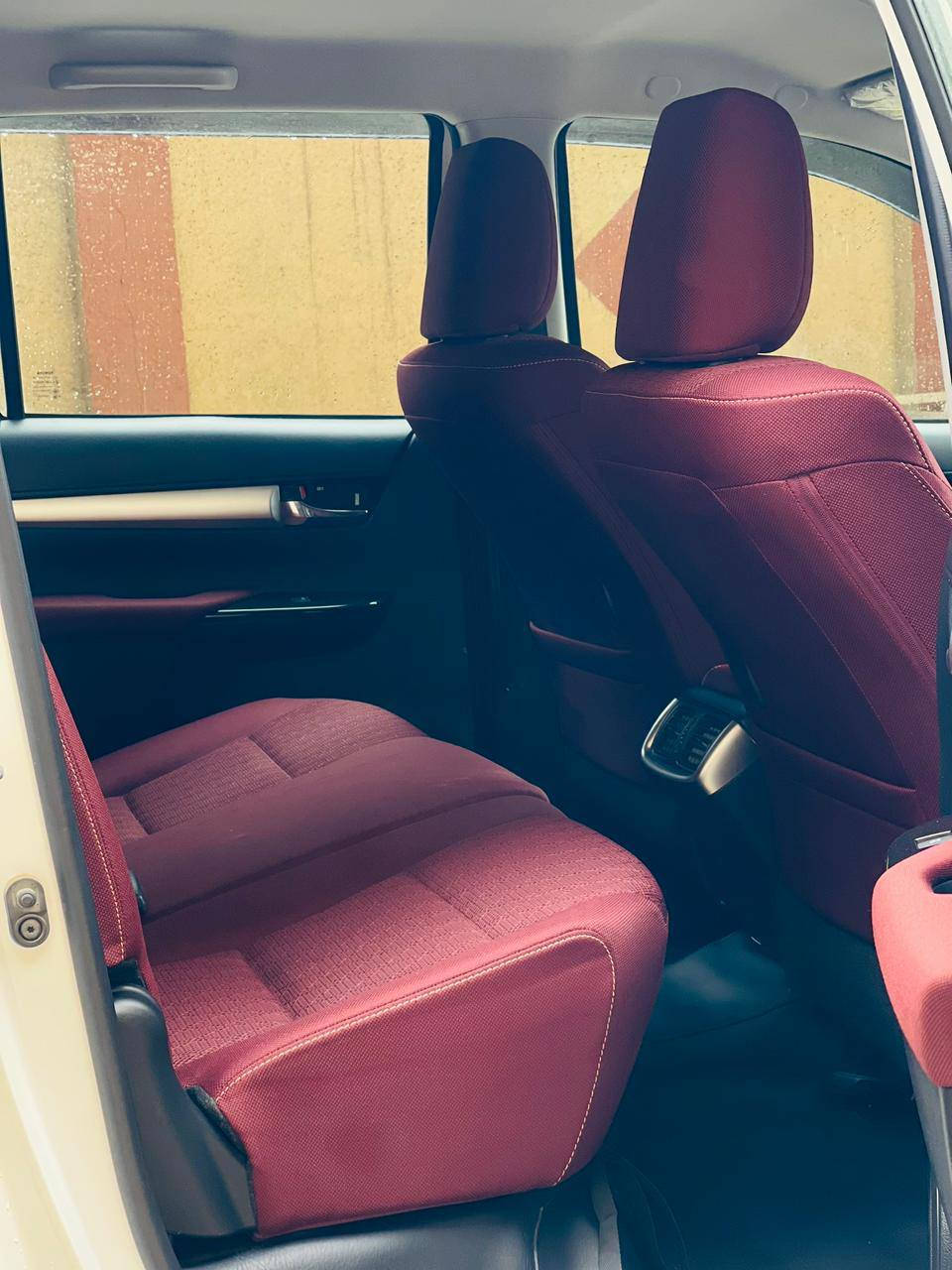 السلام عليكم
بيك اب تويوتا 2025 رقم سليمانية دولي 
ماشية 43 الف 
ساز فول مواصفات 
شحن لاسلكي 
تبريد قطعتين 
مري شفط
بنيد جكات 
نظام ايكو 
تبريد كشنات 
السيارة فول الفول 
مكفولة من كلشي السونار وية الصور
بيه ملاحظة بالباب خلف السائق كلش بسيطة 
مكانها ديالى ناحية العظيم 
سعرها 305 وبيها مجال بسيط

***********
***********
