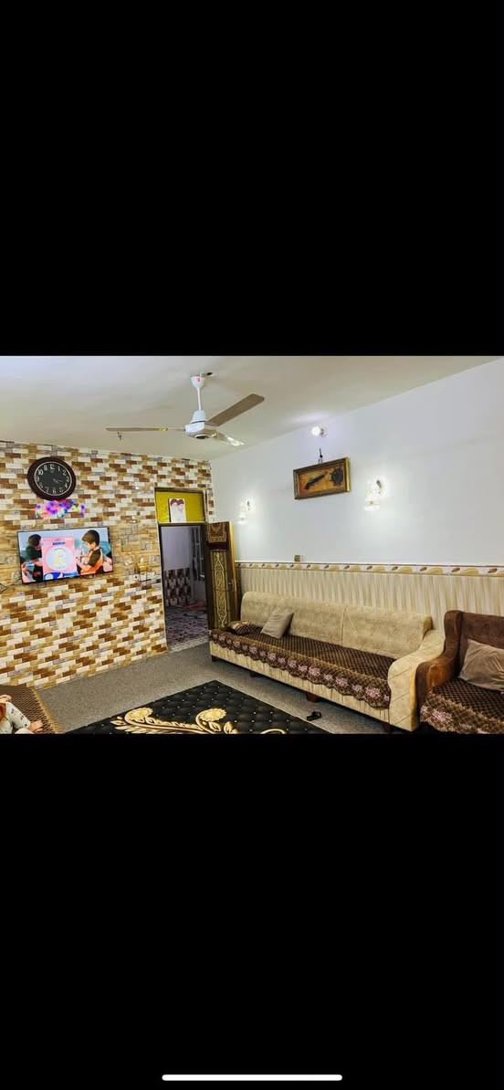 سلام عليكم بيت للبيع مساحته 192 واقع حال السند 150 طابق ونص طابو صرف زراعي سند 25 الدورة حي الصحة بضهر كلشي وكلاشي شارع هدوء وناس ذهب ومقابيل البيت تشجير حديقه كبيره 
1الأرضي استقبال كبير ومطبخ وغرفتين وترك 2 وحمام 2 داخل البيت وخارج وطرمه كبيره كلش 
2الطابق الأول غرفه كبيره وسويت حمام داخل الغرفه ويا وبيتونه وسطح ومخزن 
ملاحضه البيت الماء24 ساعه ابد ما ينكطع وكهرباء كلش زينه ومجاري وشارع سبيس سعره 230
*********** اني صاحب  ابو البيت مو دلال ولا شي

