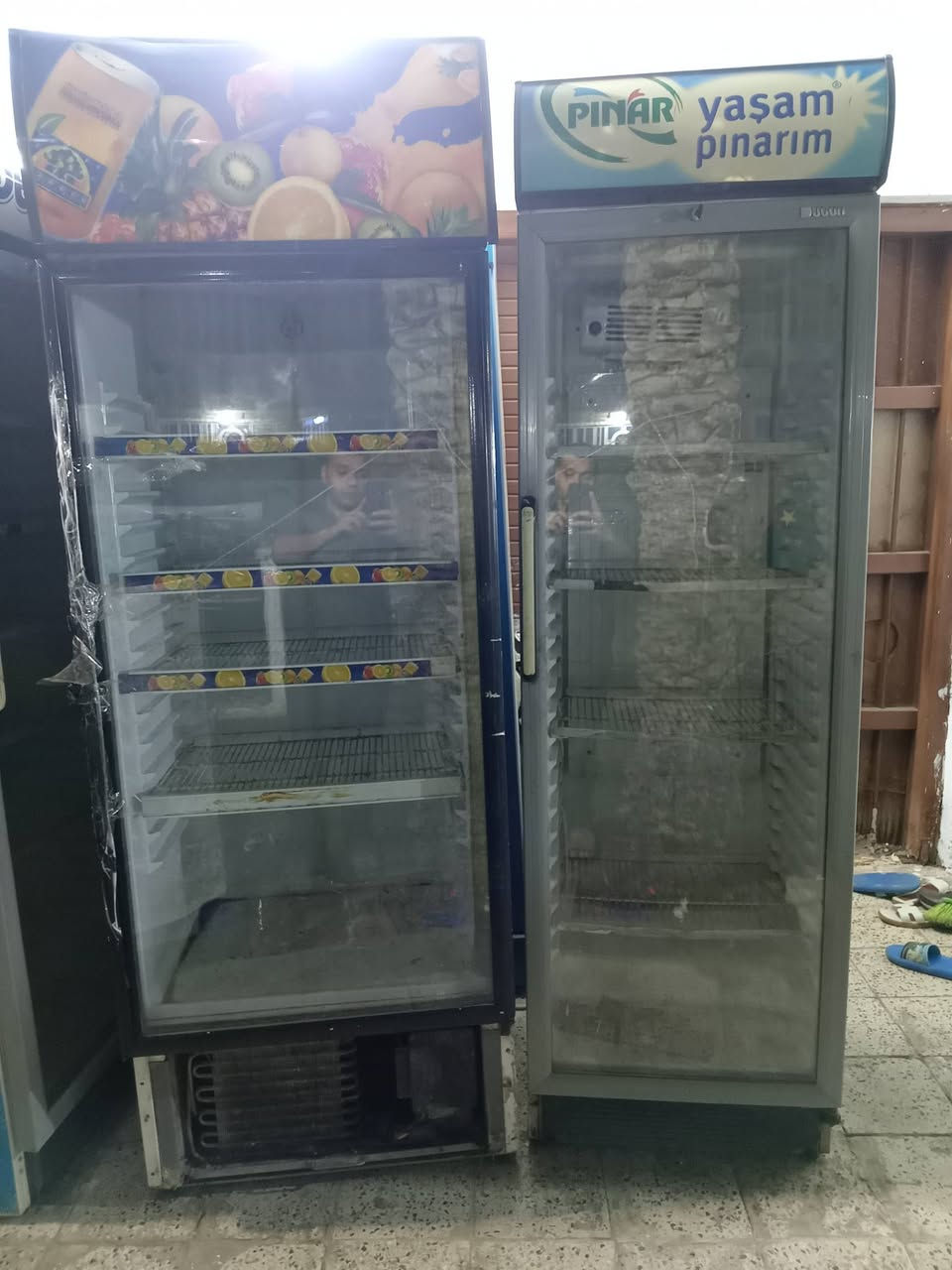 السلام عليكم
 للبيع 
يوجد 5 عارضات عمودي جدد نضيفات + باترينات عد 4
***********
***********
الزهراء قرب دكتور مثيل
