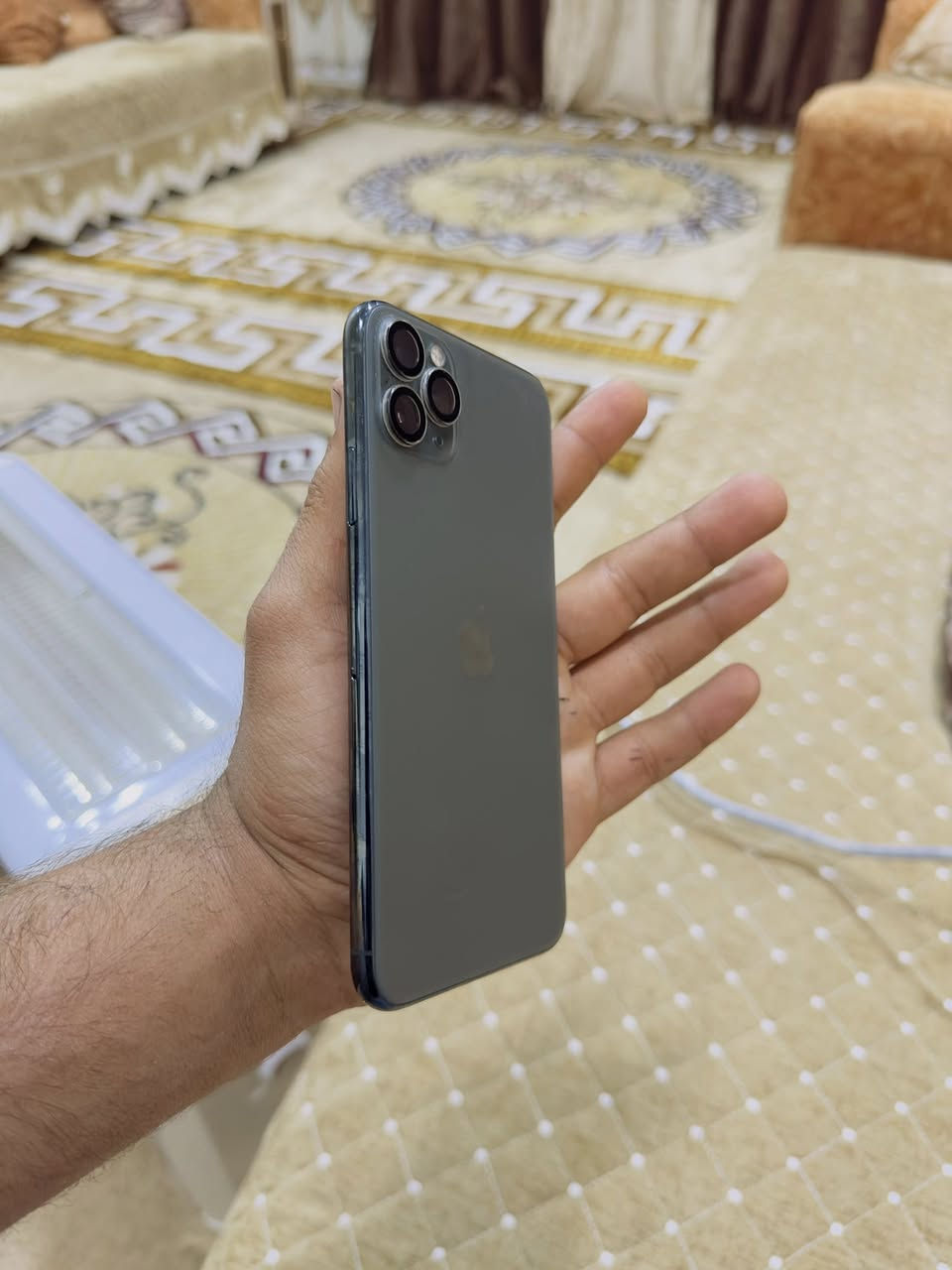 السلام عليكم اخوان 
ايفون 11 برو ماكس 
بلادي مامبدل بي شي
ذاكرة 256 بطارية 🔋 75
مكان ديالى ***********0
