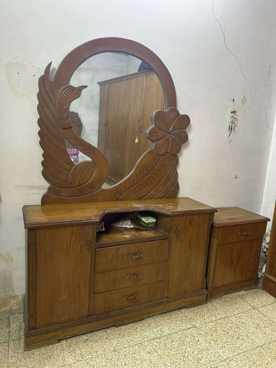 غرفة نوم للبيع بدون زاويه السعر 300 العنوان موصل حي السماح ***********
