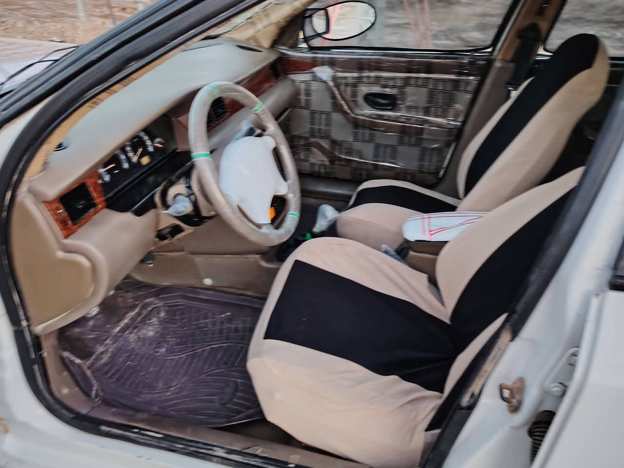 سلام عليكم سياره سمند مديل 11 ناطق سيارة مكفوله من ضربه وتبديل وصبغ بيهه صبغ بس الدوس أثر خياس الباقي مكفوله رقم مثنى انكليزي مداور ثاني يوم سنويه جديده الغايه 30 مكينه وكير وحداديه وتخم تاير كهربئيات كله جديد تبريد ثلج سعر 35 وبيه مجال للشراي مكان السياره دوانيه قضاء غماس مراوس اراوس حسب القناعه رقمي بي واتساب ***********
