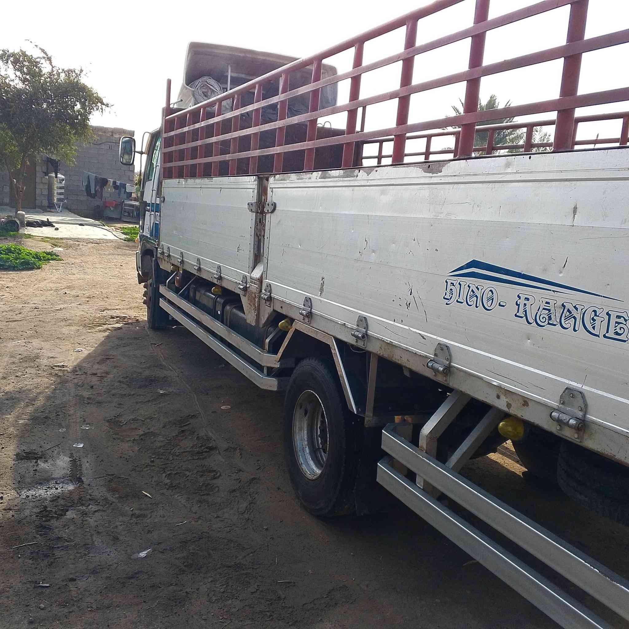 هينو للبيع موديل 94ستة وربع بلادي رقم انبار تحويل مكينة 80جديدة مجموعة شيطان ***********
