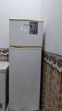 ثلاجه للبيع السعر 75 شغاله الفحص هذا رقمي بي واتساب ٠٧٧٢٧١٦٢٧٣٩