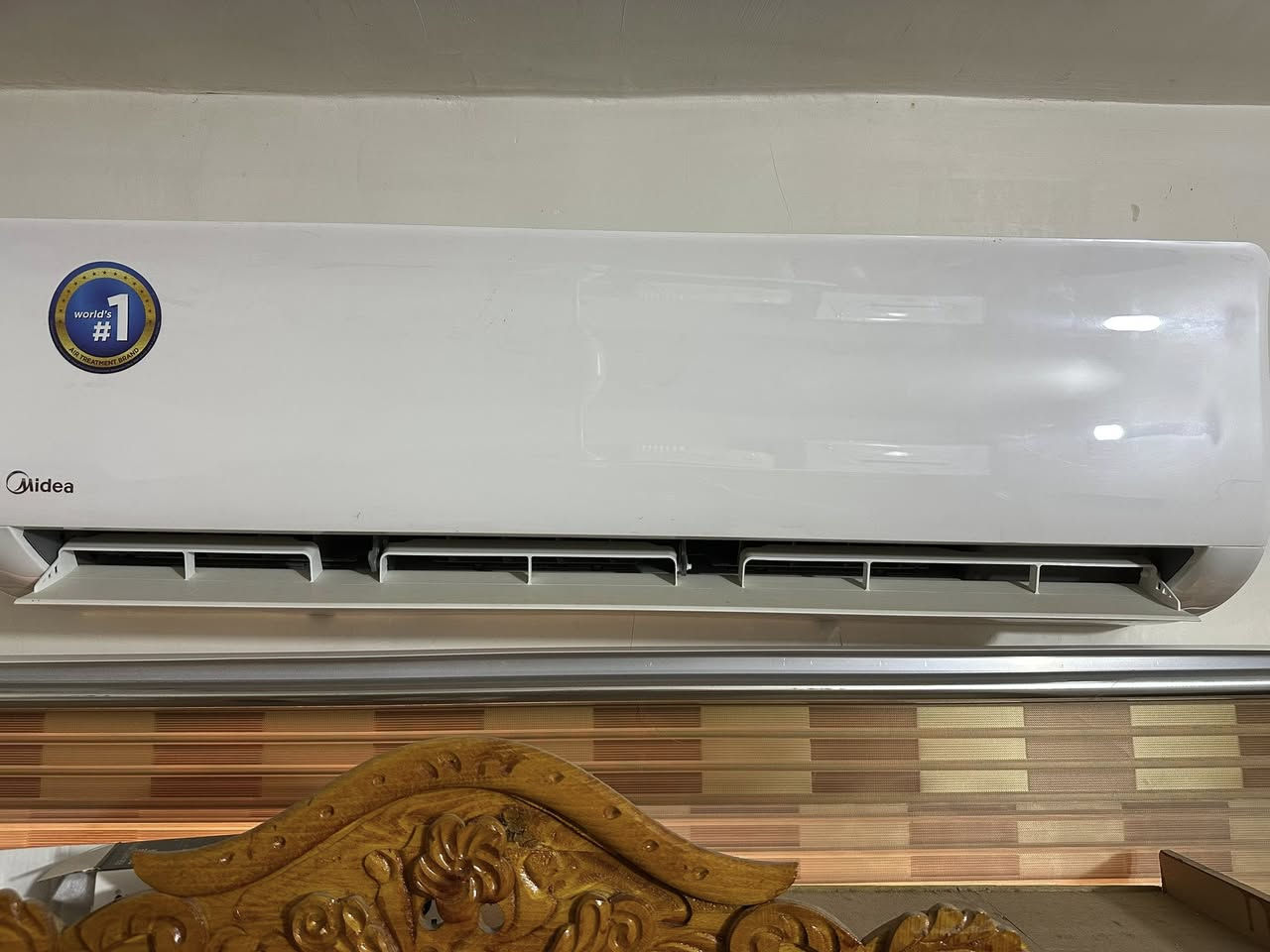 من رخصت الادمن سلام عليكم غرفه نوم جديده صارلي٣تشهر من اخذته للبيع عدي ضرف متكونه من كنتور 5باب وجربايه مسرح وميز تواليت وملحق 2باب للاستفسار ***********
السعر (مليون و٣٠٠الف ) وبيه مجال وعدي سبلت ميديا 2طن جديد شغلته مره وحده سعره(850 )وبي مجال
