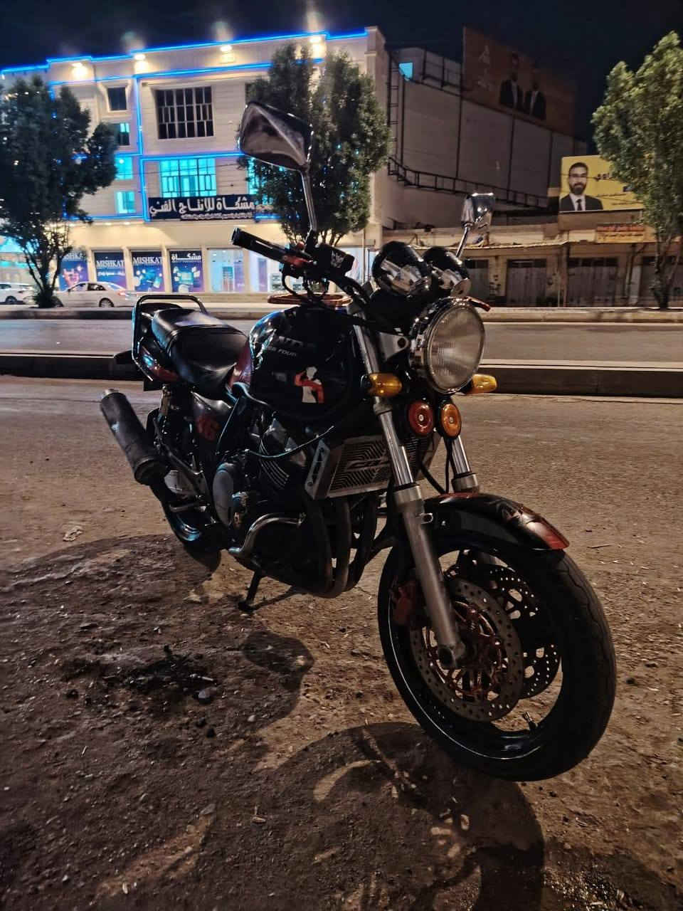 هوندا سيبي فور جيل اول 16 ولف محرك 400 كلها شغالة اوراق كاملة معاملة تسجيل بي ومحرك شديته جديد مال رمبة بس كام شفت مبدل للبيع او مراوس بهاوجي السعر مليون و٧٥٠. ***********
