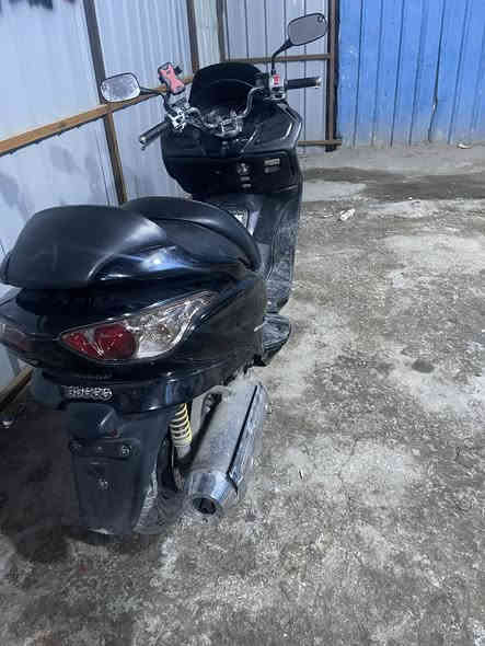 سلام عليكم دراجه فورزه 09 عميه بلاد مكينه بلاديه برغي مفتوح بيها كفرات بلاديه شلع معدل شك الكاع ترايك وين ما يعجبك لايت زنون عالي ناصي مكاني البلديات سعرها مليون 400 الف ***********
