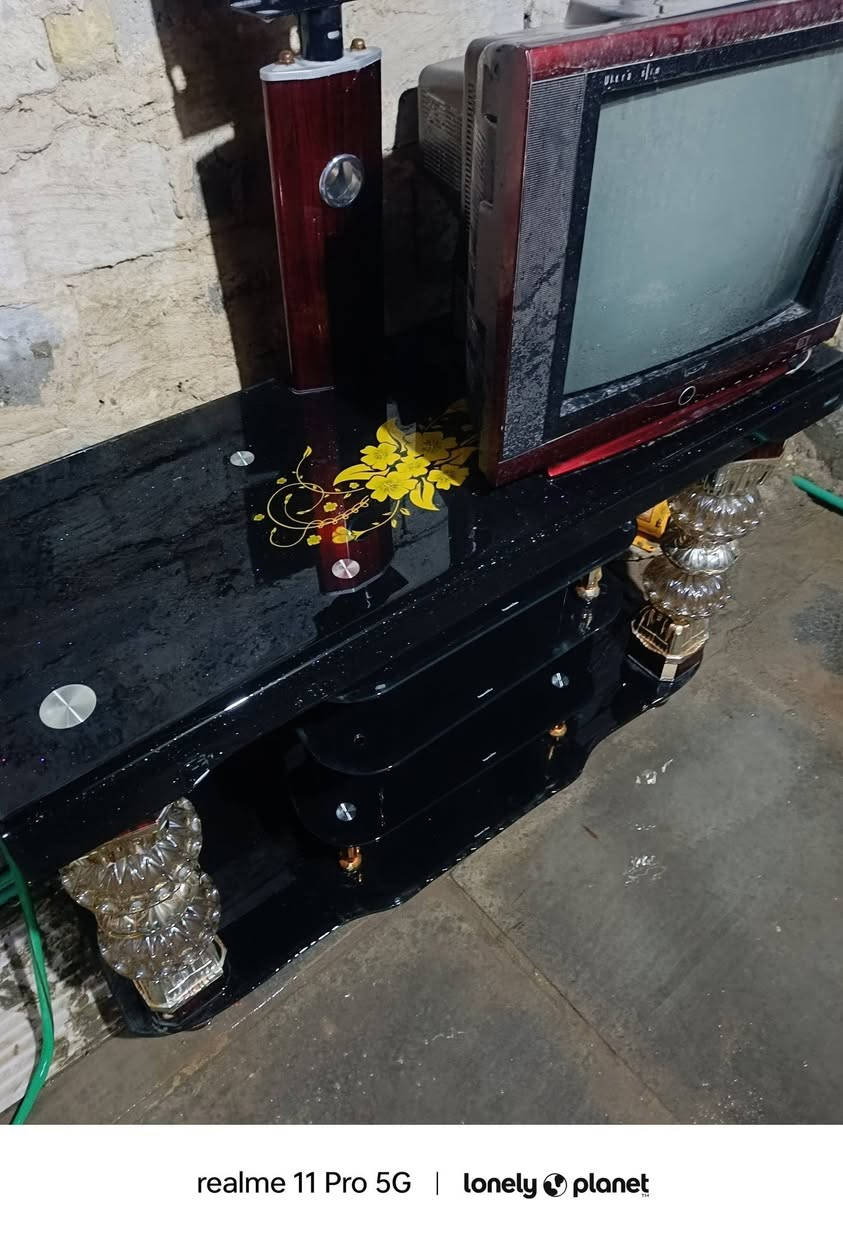 ميز بلازمه كلشي مابي قيمه واخذه تلفزيون ويا بلاش
***********
