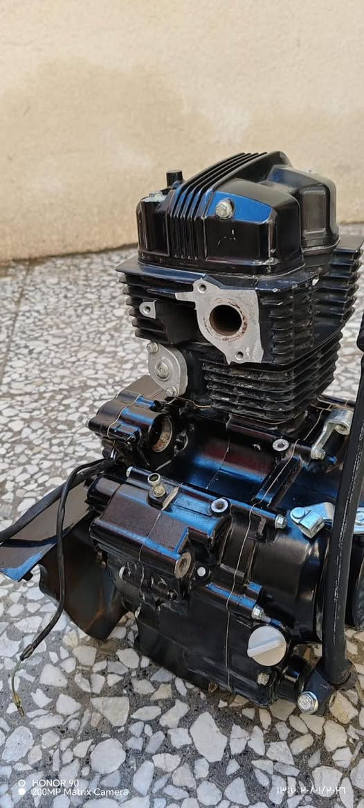 السلام عليكم مكينه هيرو مكفوله ما مفتوحه شرط شلعه ومعدل مكينه جانت مضمومه السعر 250وبيه مجال حك الجيه العنوان كربلاء حي الفارس 
الرقم ***********
