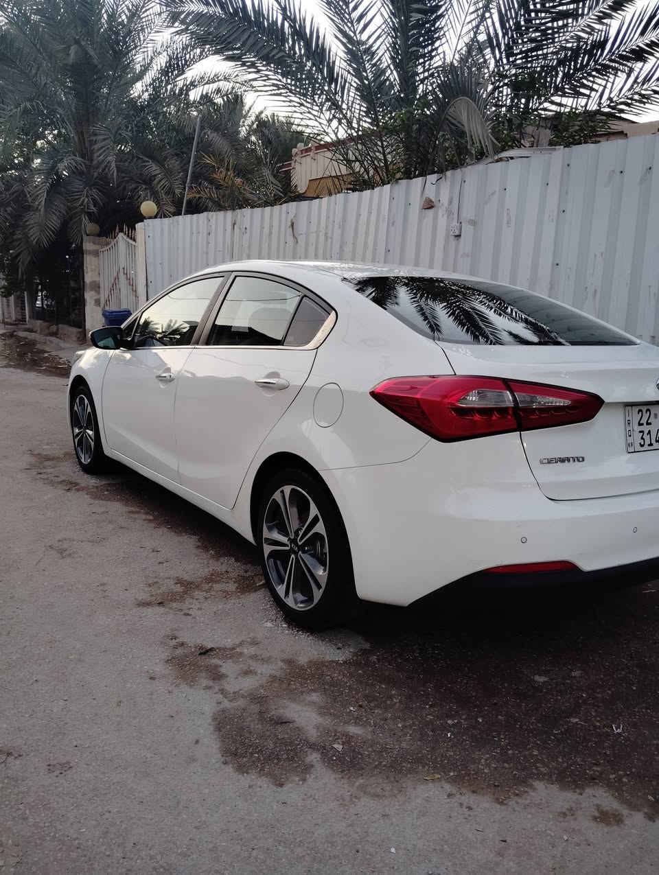 سيراتو خليجي موديل 2014 رقم اربيل جديد انكليزي سنويه ل30 السياره بيها قطعتين صبغ باب  السايق والوراها وبيها كرت زغير باب الصدر جاهزه السياره من كله وجديد گير محرك تبريد حداديه كله تمام وعلى الفحص سياره أحله من الصور وترايها
 زيرو ماعايزه كلشي مال جناي  فووول ماعدى البصمه ....
محرك 1600 شرط لا بخار ولا صوت 💢 فتحة سقف 💢 
تحكم صوبين وشفتات ستيرين 💢 تبريد خلفي 💢 
لد امامي خلفي 💢 حساس امامي خلفي 💢 
السعر المطلوب ((  116  $ )) بيها مجال للشراي للاستفسار الاتصال على الرقم *********** 
مكاني نجف دور الهنديه - ترهم مراوس حسب القناعه
