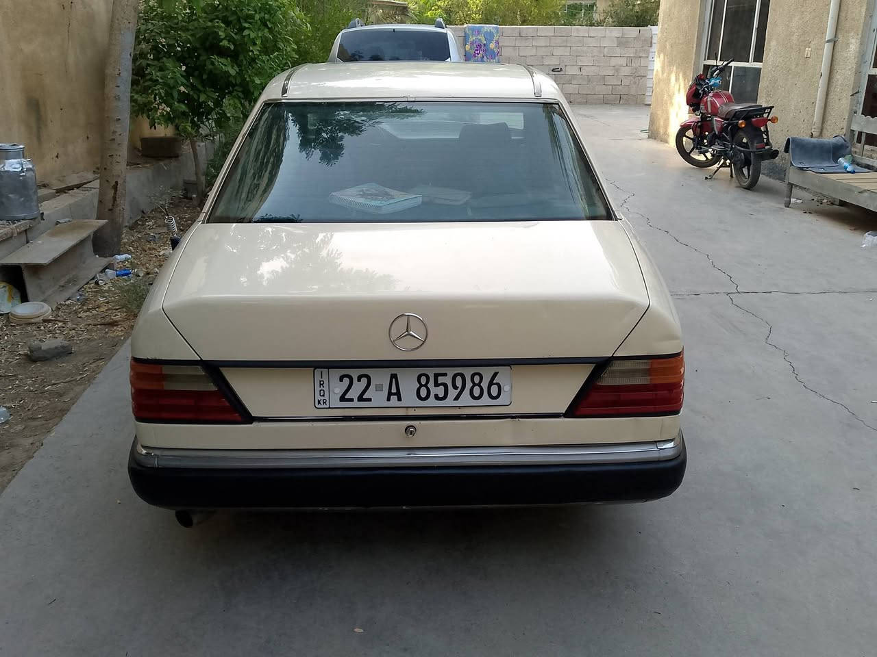 سلام عليكم اخوان 
مارسدس للبيع موديل 1992
مكينه وكير بطه 
مابيه اي نقص كهربائيات كله شغاله 
صدر امامي خلفي جديد 
السنويه بسمي لل 2031
الشعر 55$
***********
عنوان ديالى تقاطع القدس
