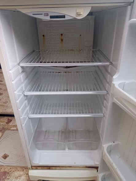 ثلاجة نضيفة جداً شرط تجميد كربلاء سعر 200 وبيها مجال

***********
