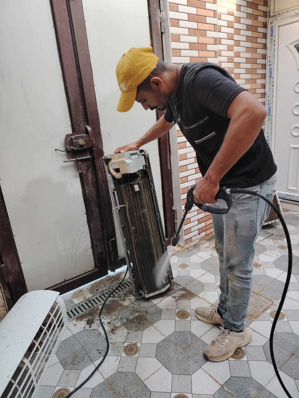 السلام عليكم ورحمة الله وبركاته اخواني الغوالي تحيه طيبه 
اليوم راح أنشر حبيبي وأخي القريب من القلب والغالي أخوي 
وعنده محل أنشائيات مال مواد أنشائيه وفي أسعار مناسبة عنوان المحل حي العمال مقابيل أفران لبيع الخبز وجاي يطور شغله هم دخل في مجال الكهربائيات مثل صيانة السبالت 
نصب شحن غاز غسل وصيانه أجهزة التبريد وهم أسعار مناسبه جدآ خوش يشتغل شغله نظيف بكل صراحه جاي أحجي ونسئل من الله أن يوفقه في جميع مجالات حياته وربي يوفقكم ويوفق الجميع أرقام الهاتف أدناه الخاصه به 
وهاي صوري وياه داخل المحل وأنصح جميع أهالي قلعة سكر التعامل وياه أني مجربه شغله نظيف وفي أسعار مناسبة ❤
(((   أمجد جاسم  شحن غاز R22 _ شحن غاز 410     )))
      (((  ***********  امجد الناشي          )))
      (((  ***********   المكان قلعة سكر    )))
((( أني عندي شركة إعلانات وترويج لعدم أعمال الناس  )))
#الجميع #متابعين
